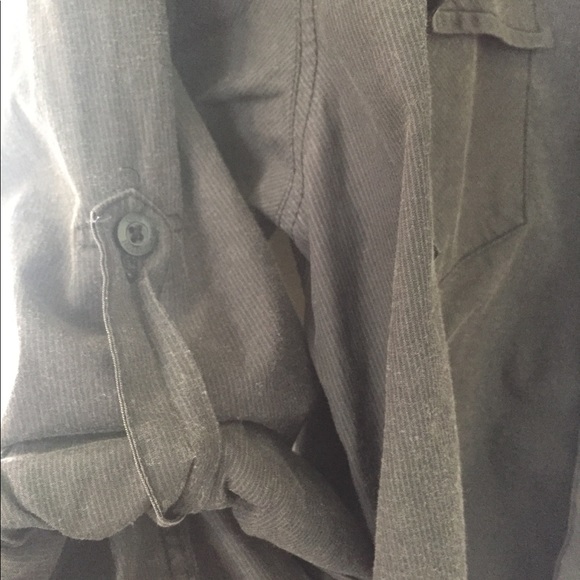 Light weight button up collared shirt - Picture 6 of 7